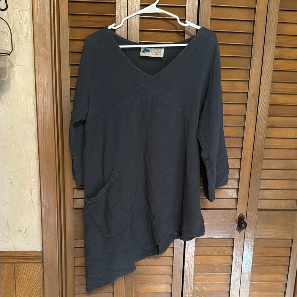 Green Asymmetrical Tunic Top with V-Neck and 3/4 Sleeves